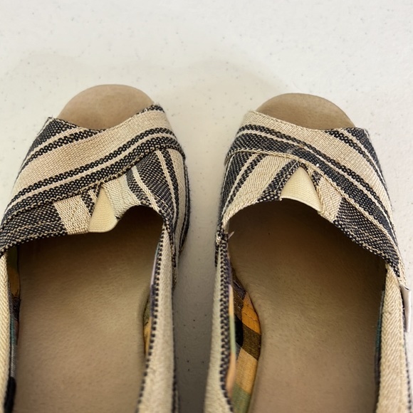 TOMS Espadrille Textile Khaki Tan and Black Open Toe Wedge Size 9.5 - Picture 6 of 10